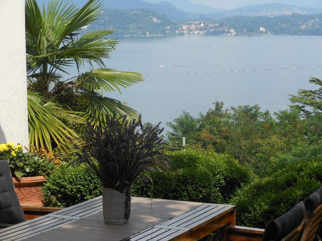 Belgirate Villa vista lago 3 camere con giardino e terrazzo